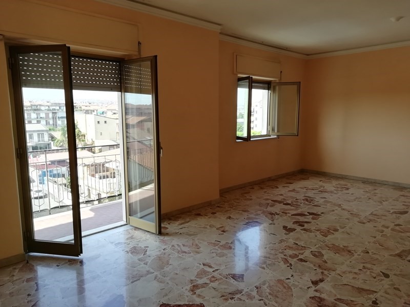 Appartamento in Vendita a Catania, zona viale M. Rapisardi, 230'000&euro;, 128 m², con Box