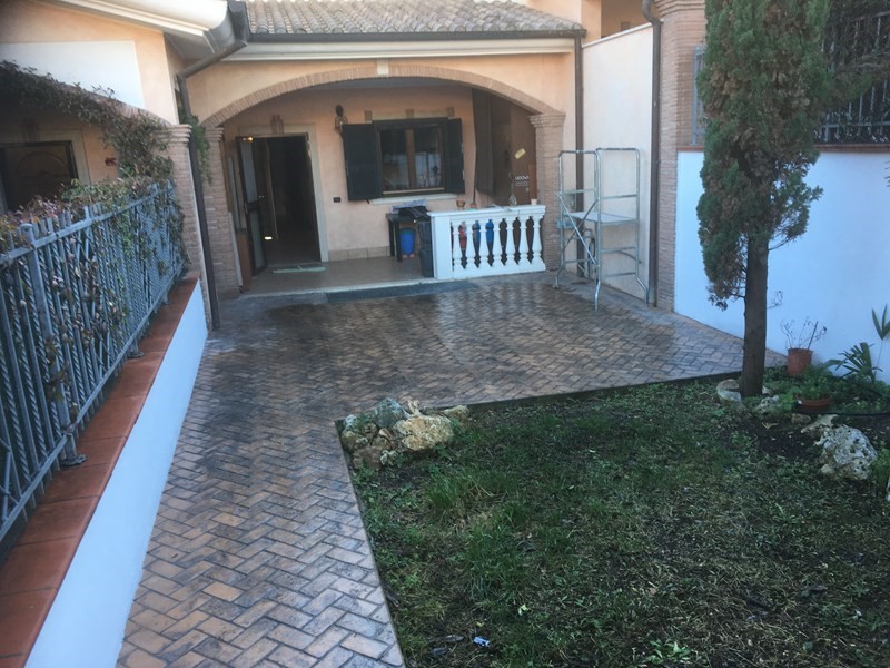 Villetta a schiera in Affitto a Fiumicino, zona Aranova, 950€, 160 m²