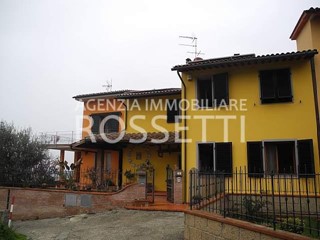 Villa bifamiliare in Vendita a Cerreto Guidi, 630'000€, 300 m²