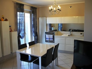 Villa bifamiliare in Vendita a Massa, zona Quercioli, 360'000€, 120 m², arredato