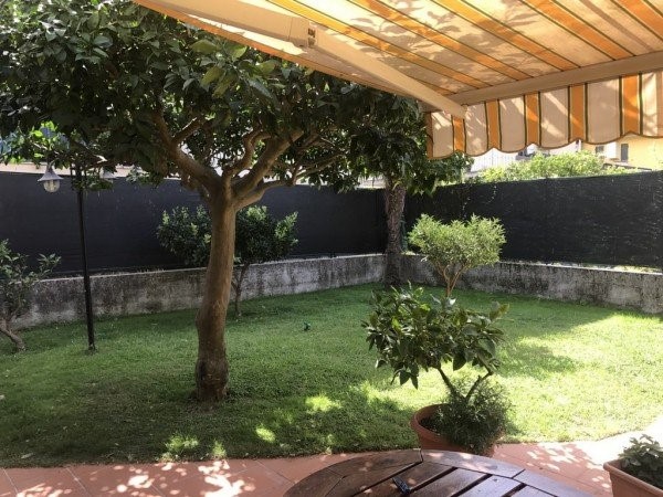 Casa Semi Indipendente in Vendita a Massa, zona Marina di Massa, 370'000€, 100 m², arredato