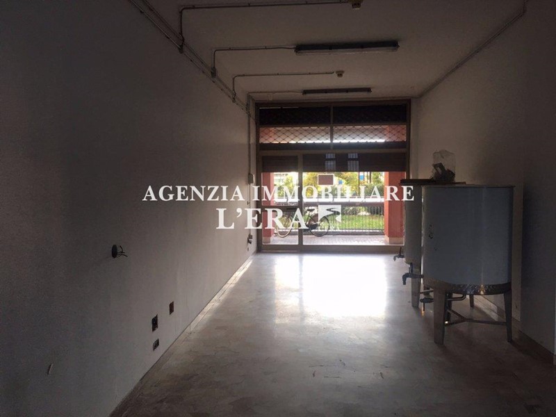 Immobile commerciale in Vendita a Pontedera, 60'000€, 66 m²