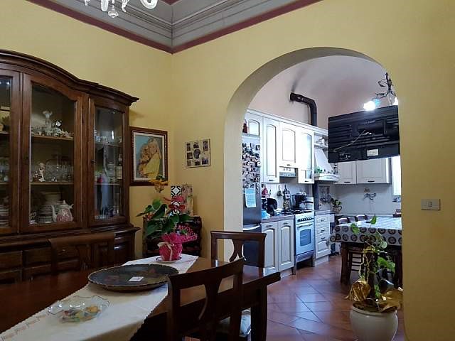 Villa in Vendita a Cascina, zona San Frediano a Settimo, 330'000€, 360 m², con Box
