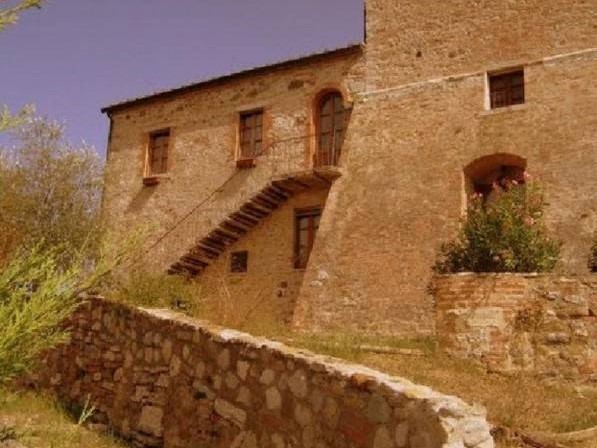 Casa di corte in Vendita a Rapolano Terme, 300'000€, 98 m²