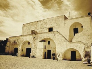 Casa Indipendente in Vendita a Avetrana, 920 m²