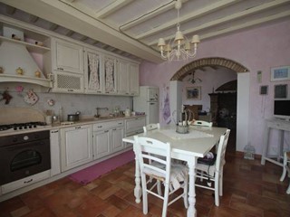 Casa di corte in Vendita a Monteroni d'Arbia, 530'000€, 750 m², con Box