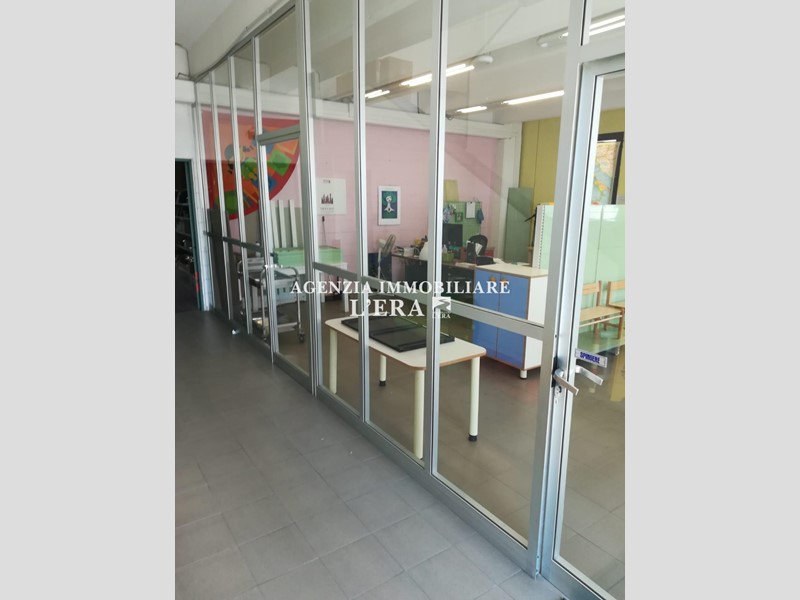 Capannone in Vendita a Calcinaia, zona Fornacette, 700'000€, 2000 m²