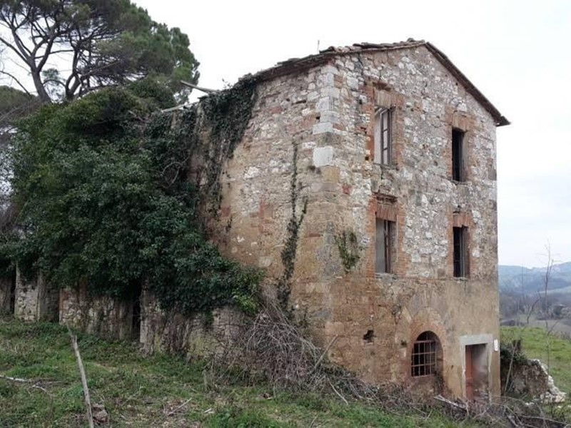 Casale in Vendita a Asciano, 185'000€, 313 m²
