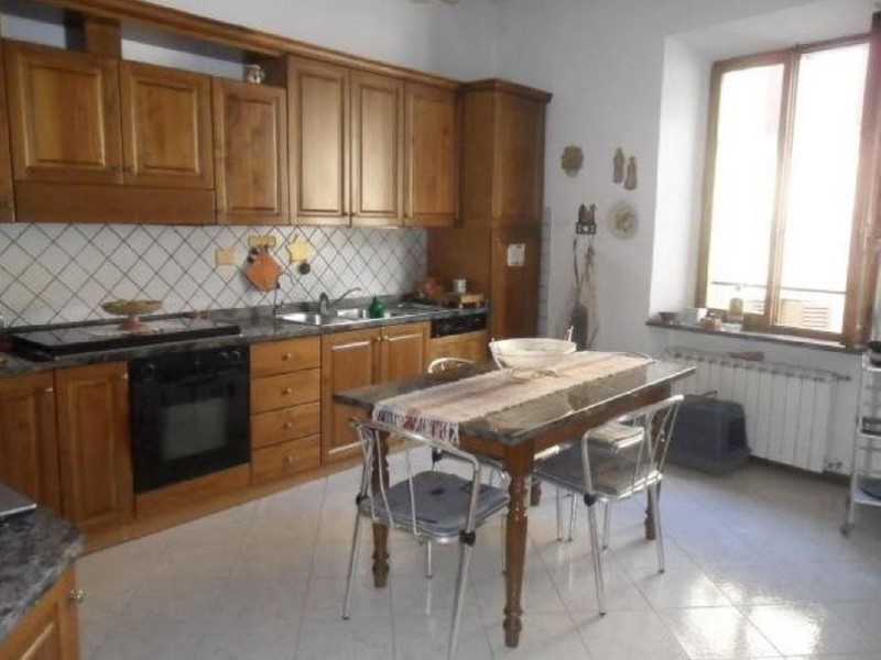 Appartamento in Vendita a Colle di Val D'Elsa, 260'000&euro;, 148 m²