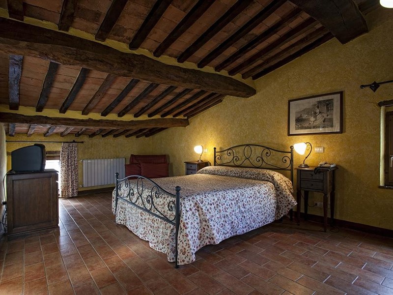 Attività commerciale in Vendita a Montalcino, 450'000€, 279 m²