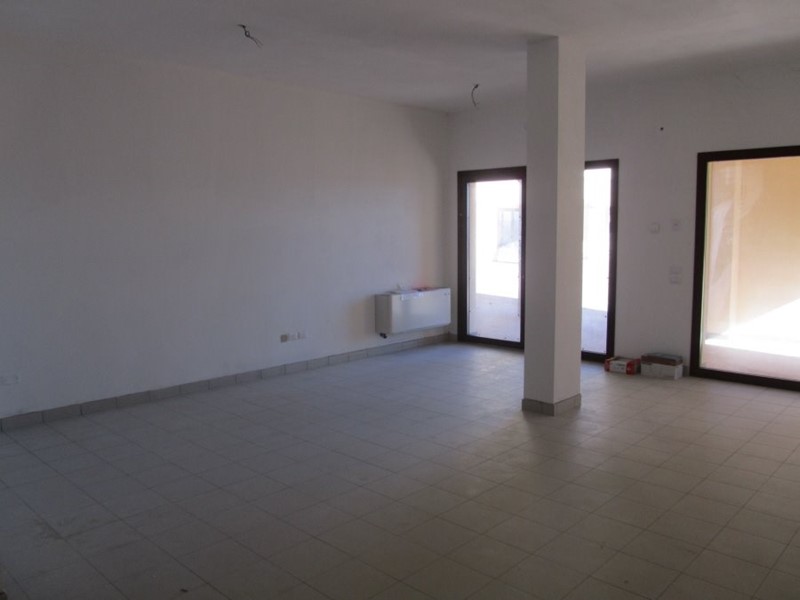 Negozio in Vendita a Monteroni d'Arbia, zona Ville di Corsano, 90'000€, 48 m²