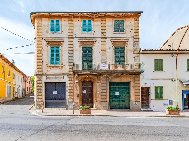 Casa Indipendente in Vendita a Terricciola, zona Selvatelle, 115'000€, 360 m², arredato, con Box