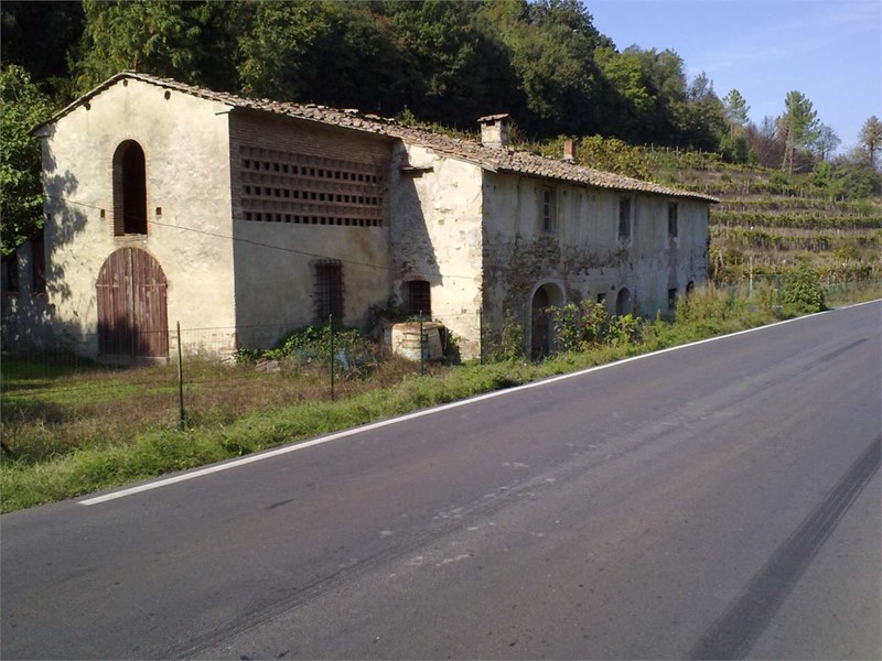 Casale in Vendita a Buti, 350'000€, 489 m²