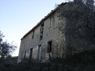 Casale in Vendita a Buti, 120'000€, 120 m²