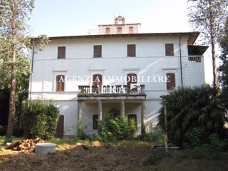 Villa in Vendita a Pontedera, zona Treggiaia, 1'000'000€, 900 m², con Box