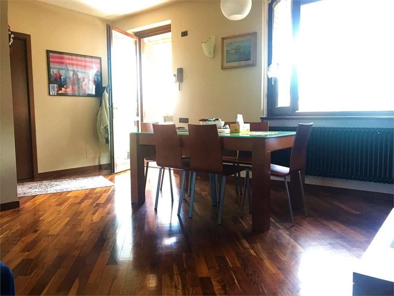 Appartamento in Vendita a Bregnano, zona Bregnano, 219'000€, 187 m²