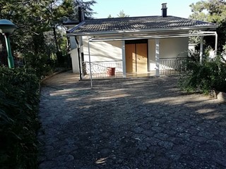 Villa in Vendita a Cassano delle Murge, zona BORGO INCORONATA, 129'000€, 840 m², arredato, con Box