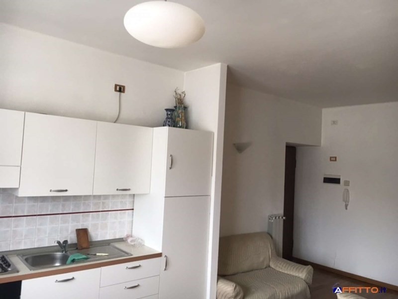 Trilocale in Affitto a Baveno, zona BAVENO, 1'000€, 75 m², arredato