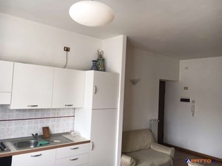 Trilocale in Affitto a Baveno, zona BAVENO, 1'000€, 75 m², arredato