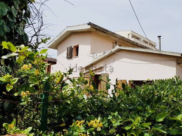Casa Indipendente in Vendita a Olbia, zona Aldo Moro, 189'000€, 324 m²
