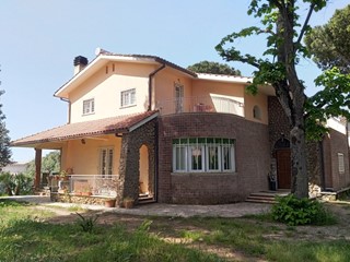 Villa in Vendita a Anzio, 335'000€, 320 m²