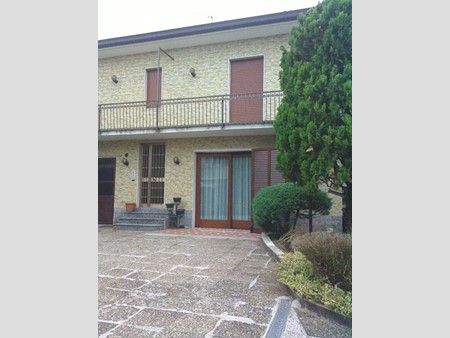Casa Indipendente in Vendita a Briosco, zona  Frazione di Briosco   via  11 Febbraio , 280 m², arredato