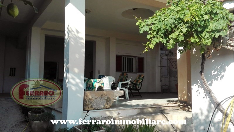 Casa Indipendente in Vendita a Scicli, zona Cava d'Aliga, 180'000€, 200 m²
