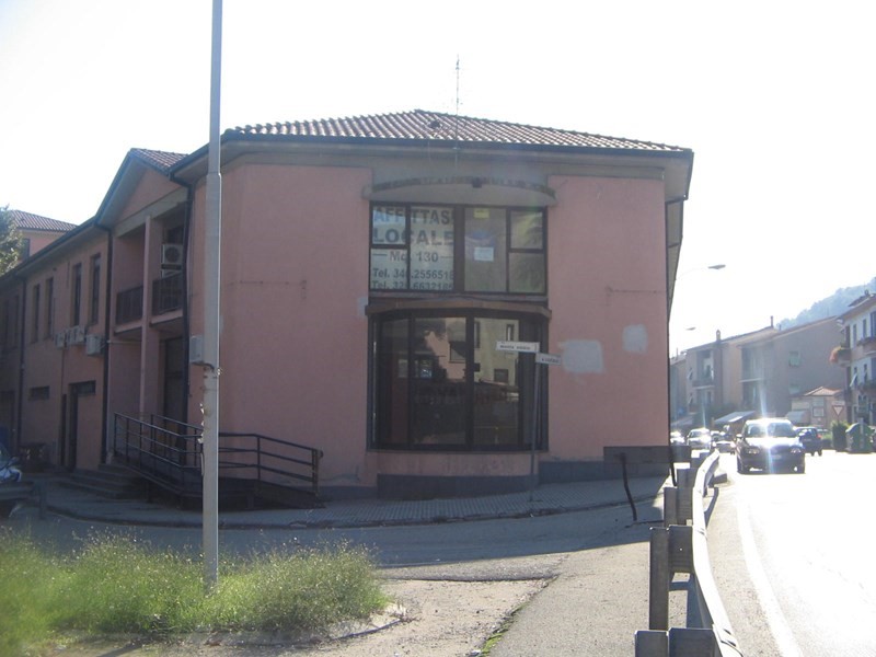 Attività commerciale in Affitto a Orvieto, zona commerciale, 1'000€, 130 m²