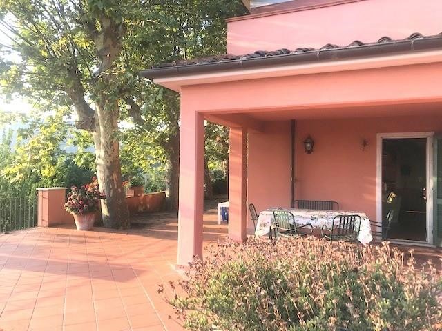 Villa bifamiliare in Vendita a Carrara, zona Nazzano, 450'000€, 170 m², arredato