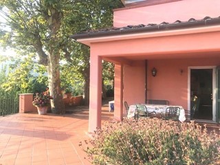 Villa bifamiliare in Vendita a Carrara, zona Nazzano, 450'000€, 170 m², arredato