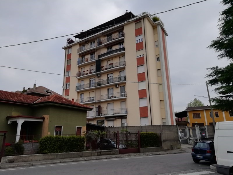 Bilocale in Vendita a Busto Arsizio, zona  tre ponti, 84'000€, 80 m²