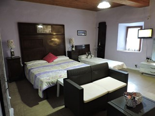 Casa Indipendente in Affitto a Porto Valtravaglia, zona Muceno, 290&euro;, 60 m², arredato