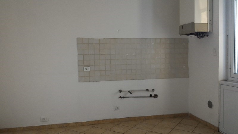 Trilocale in Vendita a Imperia, zona Porto Maurizio, 95'000&euro;, 62 m²