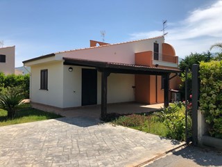 Villa in Vendita a Campofelice di Roccella, zona Mare, 205'000€, 96 m², arredato