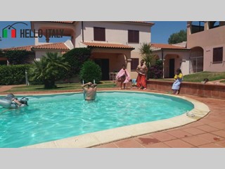 Quadrilocale in Vendita a San Teodoro, zona monte petrosu, 240'000€, 85 m², arredato, con Box