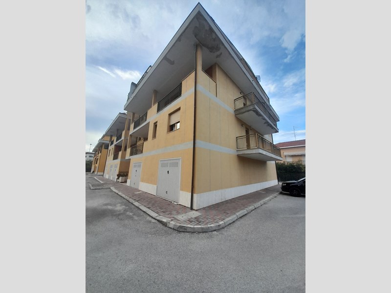 Appartamento in Vendita a Pescara, zona via tirino 134/6, 245'000€, 180 m²