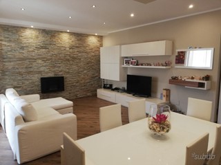 Appartamento in Vendita a Palermo, zona Via Perpignano, 285'000€, 180 m²