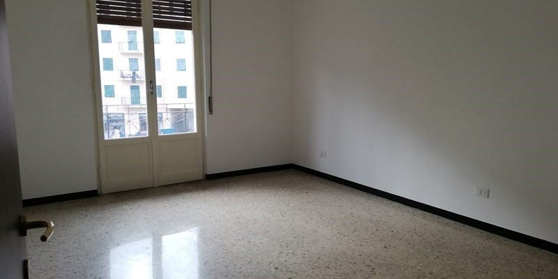 Appartamento in Vendita a Imperia, zona Porto Maurizio, 150'000€