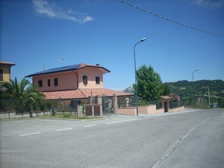 Villa bifamiliare in Vendita a Poggio Torriana, zona Torriana, 970'000€, 470 m², arredato
