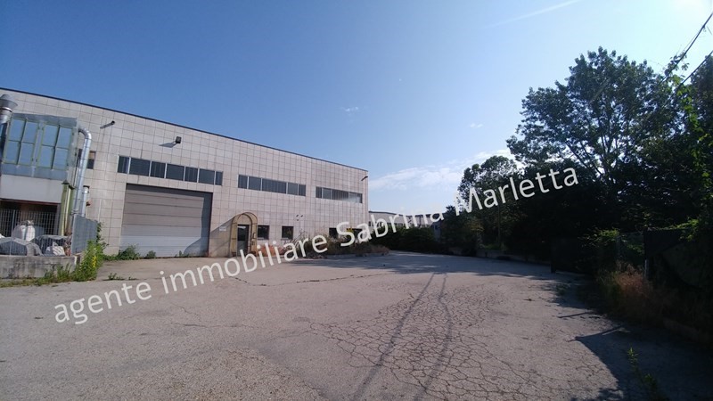 Capannone in Vendita a Airasca, 350'000€, 740 m²