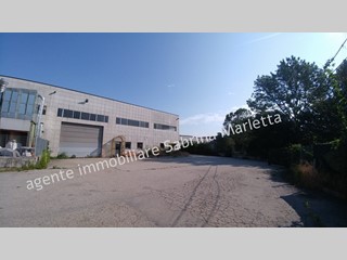 Capannone in Vendita a Airasca, 350'000€, 740 m²