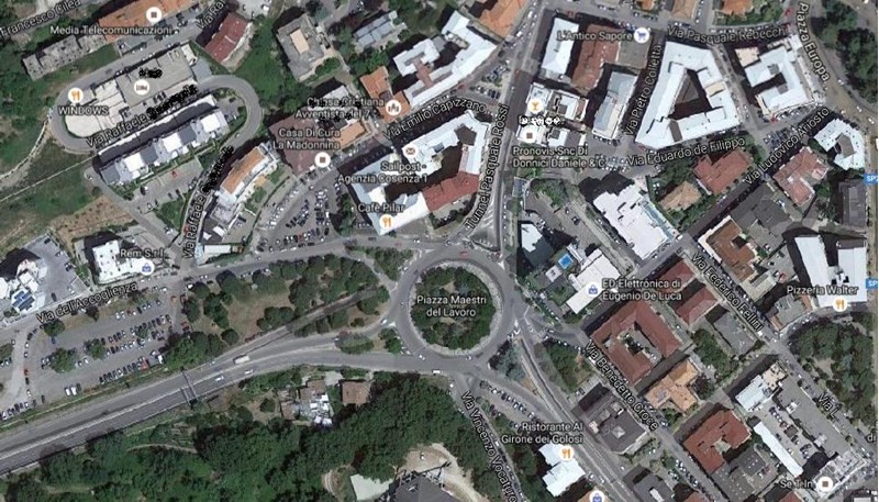 Immobile commerciale in Vendita a Cosenza, 350'000€, 310 m²