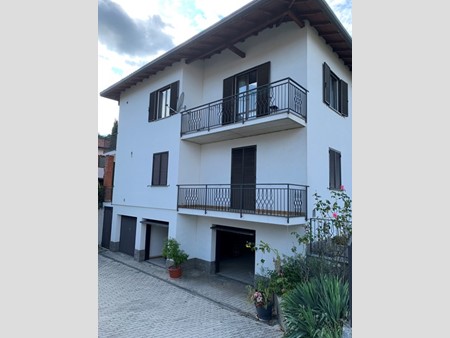 Appartamento in Affitto a Lavena Ponte Tresa, 1'200&euro;, 150 m², arredato