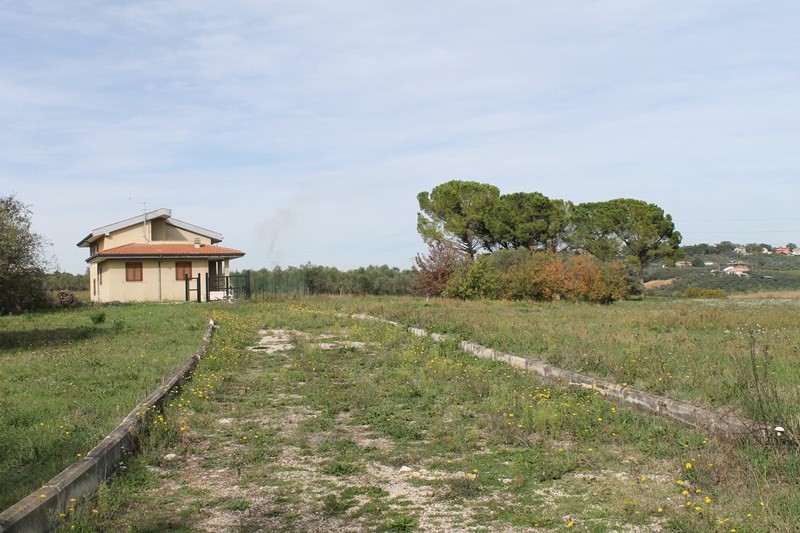Villa in Vendita a Loreto Aprutino, zona Contrada Gallo, 280'000€, 250 m²