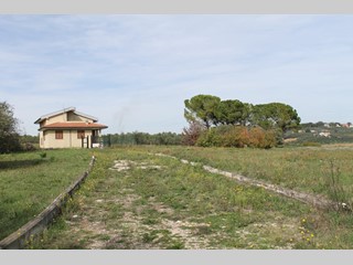 Villa in Vendita a Loreto Aprutino, zona Contrada Gallo, 280'000€, 250 m²