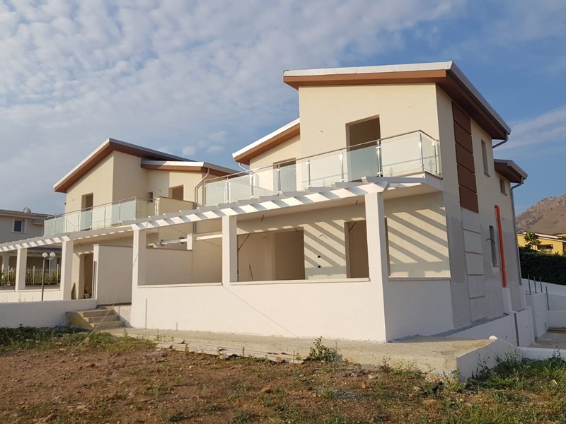 Villa in Vendita a Altavilla Milicia, zona Santoro, 305'000€, 185 m²