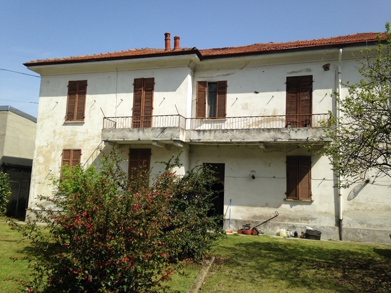 Casa Indipendente in Vendita a Valenza, zona centrale, 124'000€, 360 m²