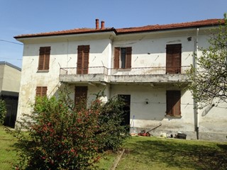 Casa Indipendente in Vendita a Valenza, zona centrale, 124'000€, 360 m²