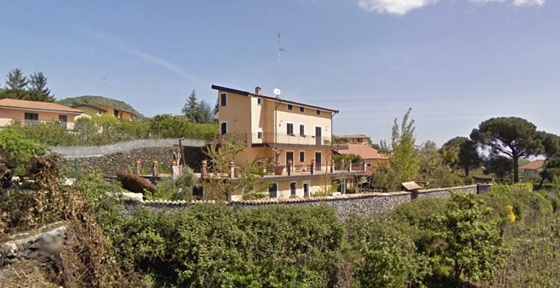 Villa in Vendita a Viagrande, 384'000&euro;, 380 m², con Box