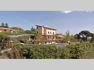 Villa in Vendita a Viagrande, 384'000&euro;, 380 m², con Box